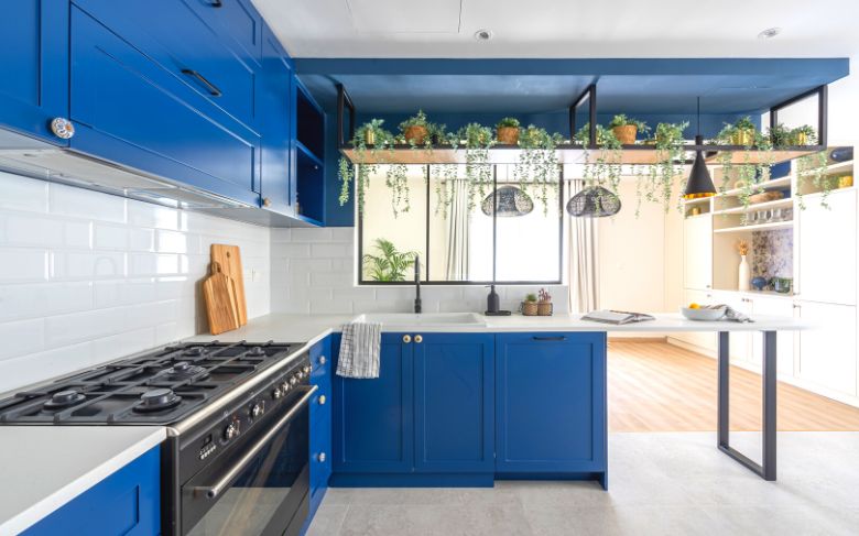 cuisine bleu conçue par Samia Amri